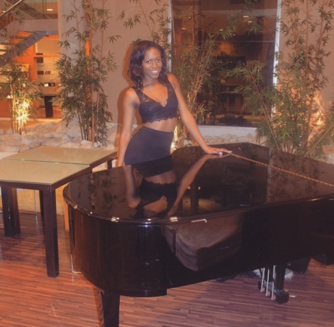 Eni in the Piano room at H10